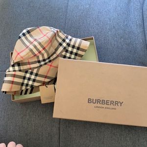 Burberry baby bucket hat